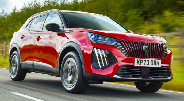 Изхвърлете в кошчето всички предубеждения, които може да сте имали относно качеството на френските автомобили. Това &ldquo;лъвче&ldquo; е едно от най-малките SUV, които можете да закупите в момента.

Гамата от двигатели на 2008 не е толкова обширна, колкото някои от конкурентите му. Купувачите имат избор между 1,2-литров бензинов двигател PureTech или чисто електрически. Препоръчва се първият, който се предлага с 99 к.с. и шестстепенна механична скоростна кутия или по-мощен агрегат със 128 к.с., съчетан с механична или осемстепенна автоматична скоростна кутия. 

Както бензиновите, така и изцяло електрическите модели се предлагат в трите нива на оборудване: Active, Allure и GT. Всички модели имат 10-инчов сензорен екран с безжична връзка със смартфони, DAB радио, задни сензори за паркиране, климатроник и 16-инчови лети джанти.

Преминете към Allure за по-големи 17-инчови джанти, предни паркинг сензори, i-Cockpit дигитален инструментален панел, удобен регулируем по височина под на багажника и допълнителни USB гнезда за зареждане. Най-високото оборудване GT добавя подложка за безжично зареждане на телефон, влизане и тръгване без ключ, LED фарове, камера за заден ход и  още.